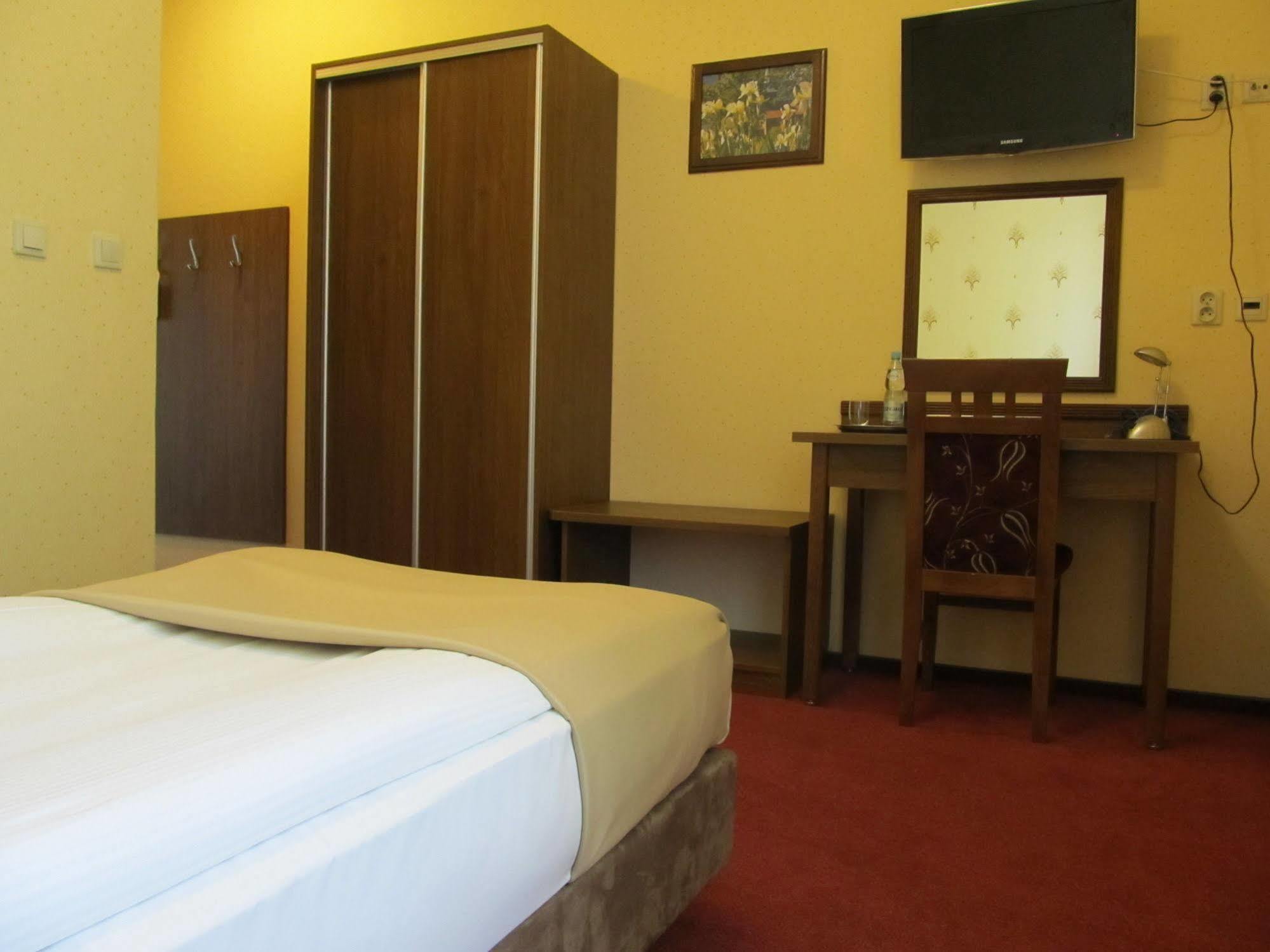Chopin Hotel Pruszcz Gdanski ภายนอก รูปภาพ