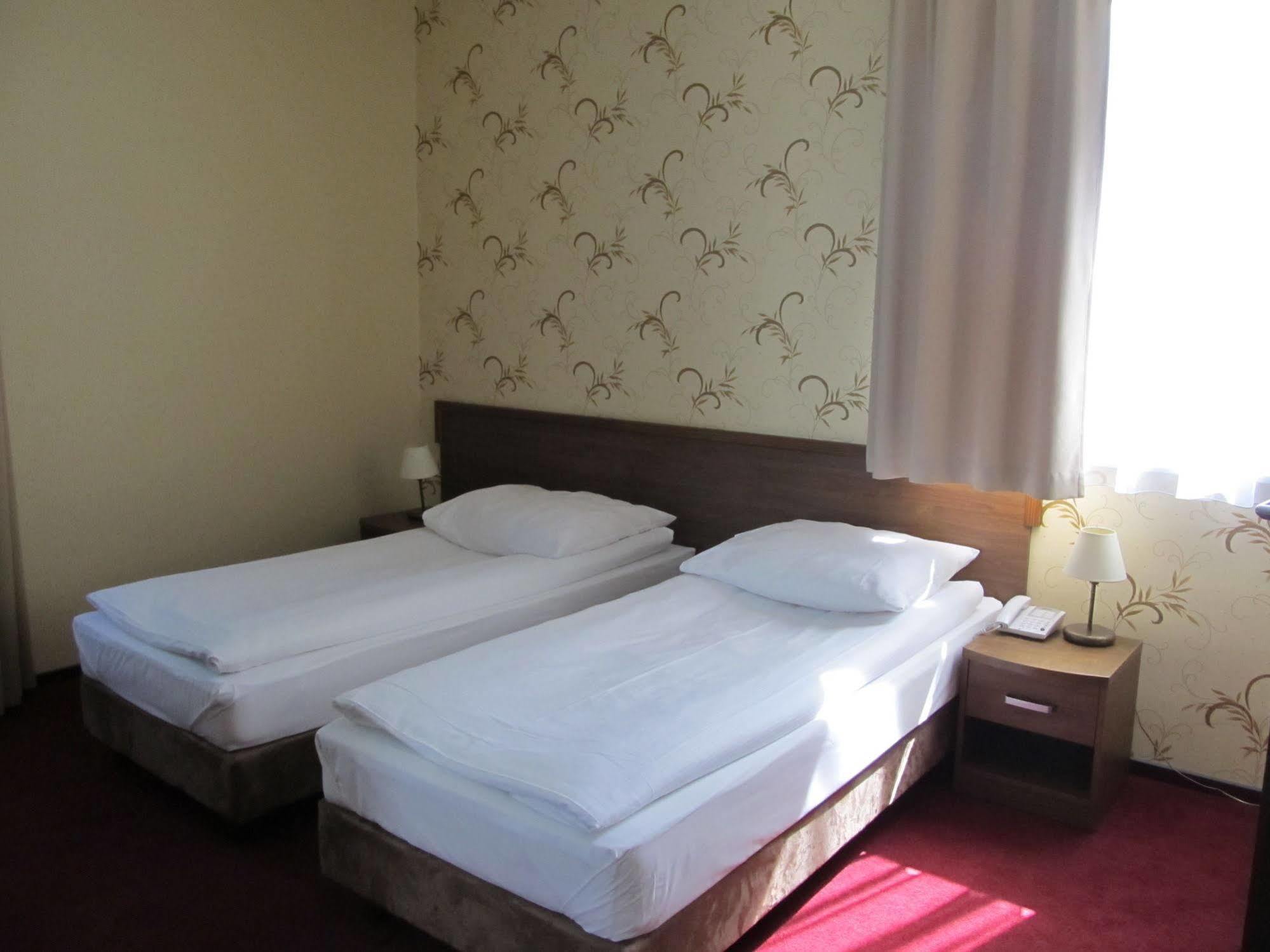 Chopin Hotel Pruszcz Gdanski ภายนอก รูปภาพ